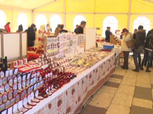 MĂRŢIŞOARE LA CORT. LOC SPECIAL, AMENAJAT ÎN PIAŢA DACIA
