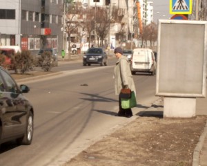 BANNERELE PUBLICITARE ÎNCURCĂ TRAFICUL. POLIŢIŞTII LOCALI VERIFICĂ LEGALITATEA AMPLASĂRII