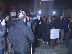 PROTEST ÎN PIAŢA DACIA. PESTE 300 DE BUZOIENI ŞI-AU EXPRIMAT INDIGNAREA