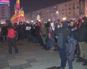 ÎNCĂ O SEARĂ DE PROTESTE. PESTE 400 DE BUZOIENI S-AU ADUNAT PE PLATOU