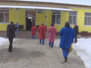 CINE A PLĂTIT PENTRU EVADAREA DE LA SĂPOCA? UN ASISTENT ŞI ASISTENTA ŞEFĂ, DAŢI AFARĂ