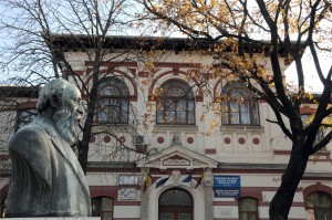 LA LOC COMANDA! NU SE MAI ELIMINĂ CLASE DE LA HASDEU ŞI PĂTÂRLAGELE