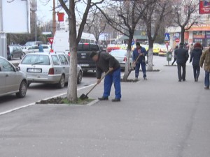 A ÎNCEPUT CAMPANIA DE CURĂŢENIE. BUZOIENII SUNT INVITAŢI SĂ PARTICIPE LA ACŢIUNI