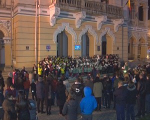 PALATUL COMUNAL, ÎN BEZNĂ. "ORA PĂMÂNTULUI", SĂRBĂTORITĂ CU CÂNTEC