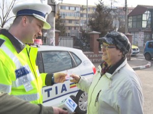 AMENDATE CU MĂRŢIŞOARE. ŞOFERIŢE, TRASE PE DREAPTA ŞI FELICITATE DE POLIŢIŞTI