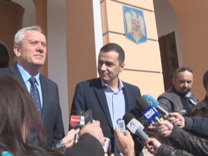 PREMIERUL GIREAZĂ PENTRU PRIMARUL TOMA. ÎNTÂLNIRE LA PALATUL COMUNAL ŞI CONSILIUL JUDEŢEAN