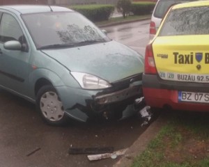 ACCIDENT SPECTACULOS ÎN MICRO 14. O FEMEIE A AVARIAT 3 MAŞINI