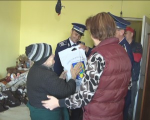 DARURI DE LA POLIŢIŞTI. 58 DE FAMILII VIZITATE DE OAMENII LEGII