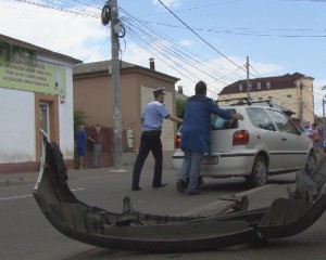 ÎNCĂ UN ACCIDENT ÎN INTERSECŢIA GROAZEI. O GRAVIDĂ A AJUNS LA SPITAL