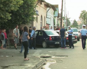 UN NOU ACCIDENT ÎN INTERSECŢIA PLEVNEI CU COL. BUZOIANU. UN BĂTRÂN A FOST STRIVIT DE PERETE
