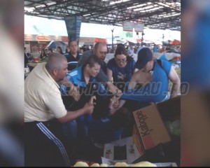 BĂTAIE ÎN PIAŢA CENTRALĂ. O FEMEIE A AJUNS LA SPITAL