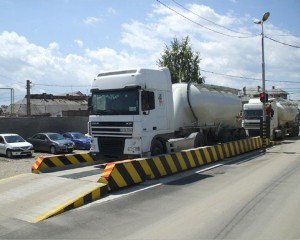 CÂNTARE PENTRU CONTROLUL CAMIOANELOR. TRANSPORTATORII DE MARFĂ, LUAŢI LA VERIFICAT
