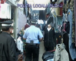 DESCINDERI LA BAZAR. POLIŢIŞTII LOCALI AU CONFISCAT MARFA