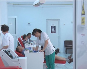 ZIUA MONDIALĂ A DONATORULUI DE SÂNGE. APROAPE 100 DE DONATORI LA CENTRUL DE TRANSFUZIE