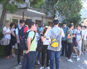 CONTINUĂ EVALUAREA NAŢIONALĂ. AZI, MATEMATICA. PROBLEME CU DIFICULTATE MEDIE, ÎN OPINIA ELEVILOR