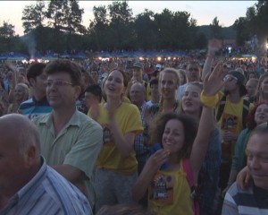 O STAŢIUNE ARHIPLINĂ. FESTIVALUL BUZĂUFEST A ADUNAT MII DE TURIŞTI LA MONTEORU