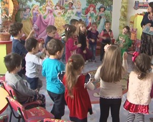 APROAPE 2.000 DE COPII LA GRĂDINIŢE. NUMĂRUL PREŞCOLARILOR ESTE ÎN SCĂDERE