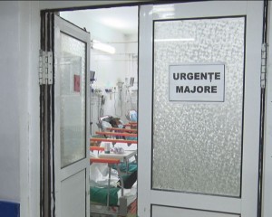 ÎMPUŞCĂTURI ÎN MIEZ DE NOAPTE, ÎN BROŞTENI. UN BUZOIAN A TRAS CU PISTOLUL ÎN TREI TINERI