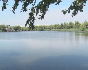 LACURILE DIN TINERETULUI RĂMÂN FĂRĂ APĂ. DEBITUL DE ALIMENTARE A SCĂZUT DRASTIC