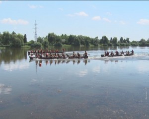 UNSPREZECE VÂSLAŞI BUZOIENI PLEACĂ LA TULCEA. CONCURSUL DE CANOTAJ „DESCOPERĂ ROWMANIA”, UN SUCCES