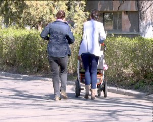 MAI PUŢINE ALOCAŢII PENTRU SUSŢINEREA FAMILIEI. CAUZE: ABANDON ŞCOLAR ŞI SCĂDEREA NATALITĂŢII