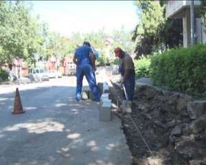 ÎNCĂ DOUĂ STRĂZI ÎN LUCRU. ECHIPAJELE URBIS SUNT PE CIUCURETE ŞI CIOCHINESCU