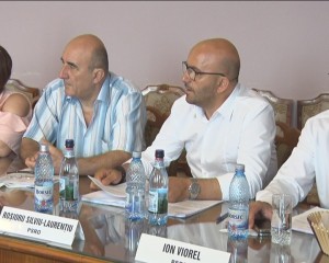 ATAC LA EDILUL ŞEF. NOI ACUZAŢII ALE CONSILIERULUI ROŞIORU LA ADRESA PRIMARULUI TOMA