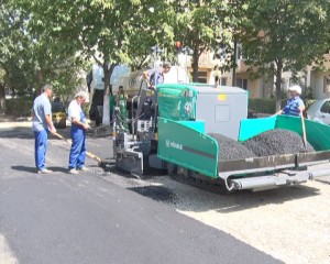 AJUTOR LA ASFALTARE. UTILAJ NOU PENTRU URBIS SERV