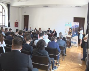 ADOLESCENŢI VS POLITICIENI. MINISTRUL EDUCAŢIEI ŞI CEL AL DIALOGULUI SOCIAL, LA BUZĂU