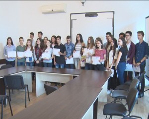 ABSOLVENŢII DE 10, RECOMPENSAŢI DE MINISTER. 26 DE TINERI, PREMIAŢI LA INSPECTORATUL ŞCOLAR