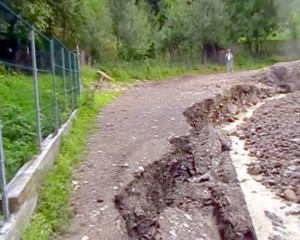 BANI PENTRU ZONELE CALAMITATE. FONDURI DIN EXCEDENTUL DE LA „INVESTIŢII”