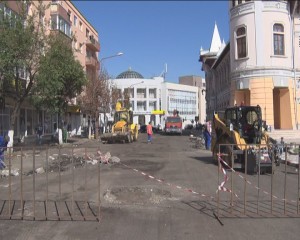 ÎNCĂ O SĂPTĂMÂNĂ DE ASFALTĂRI. ODATĂ CU REABILITAREA „CENTRULUI”, VOR APĂREA NOI REGULI RUTIERE