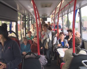 BUZOIENII PREFERĂ TEHNOLOGIA. DIN CE ÎN CE MAI MULTE BILETE CUMPĂRATE PRIN SMS