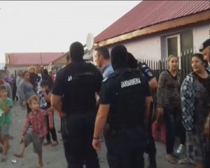 MĂCEL PE ALEEA GRĂDINILOR. DOUĂ FAMILII DE ROMI S-AU BĂTUT CU SĂBII ŞI BATE