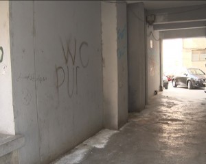 GANGURI TRANSFORMATE ÎN TOALETE PUBLICE. AUTORITĂŢILE BUZOIENE CAUTĂ SOLUŢII