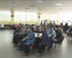 COADĂ LA BILETE DE TRATAMENT. PENSIONARII ÎNCEARCĂ LA REDISTRIBUIRE