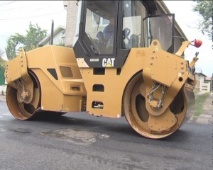 APROAPE 5 MILIOANE DE LEI PENTRU 23 DE STRĂZI. DUPĂ ASFALTĂRI, ÎNCEP PLOMBĂRILE DE TOAMNĂ