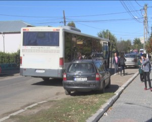 PROBLEMA NAVETIŞTILOR, REZOLVATĂ CU FORŢA. UNII ÎNCĂ SE AVENTUREAZĂ PE PODUL DE CALE FERATĂ