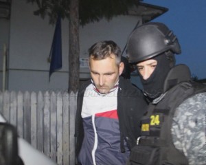 MONSTRU CU CHIP DE OM. ŞI-A TORTURAT PROPRIUL COPIL