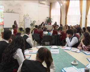 PROIECT INTERESANT LA MESERII ŞI SERVICII. ELEVI DIN 5 ŢĂRI FAC SCHIMB DE EXPERIENŢĂ