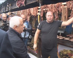 TOAMNA BUZOIANĂ. PRIMARUL TOMA, LĂUDAT DE UN FERMIER