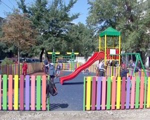 ÎNCĂ 6 LOCURI DE JOACĂ ÎN ORAŞ. URBIS PROMITE CĂ PÂNĂ LA IARNĂ VOR FI GATA