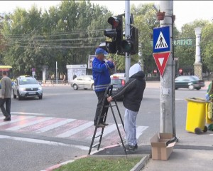 ATENŢIE LA SEMAFOR! SEMAFOARELE DE LA CRÂNG FUNCŢIONEAZĂ PE GALBEN INTERMITENT