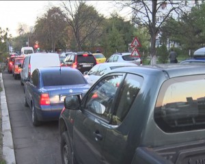INTERSECŢIA CARE TESTEAZĂ NERVII ŞOFERILOR. AUTORITĂŢILE ÎNCEARCĂ SĂ REZOLVE PROBLEMA