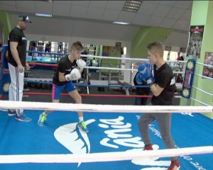 BOGDAN DINU ŞI-A INAUGURAT PROPRIA SALĂ. ACADEMIE DE BOX ŞI COMPLEX DE FITNESS