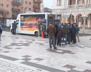 ATENŢIE LA DIABET, BOALA TĂCUTĂ! SUTE DE BUZOIENI, LA CARAVANA GLICEMIEI