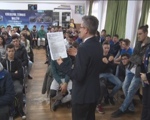 LACRIMI ŞI EMOŢII LA COLEGIUL TEHNIC. AU AFLAT CINE SUNT CEI CE VOR PLECA ÎN PORTUGALIA