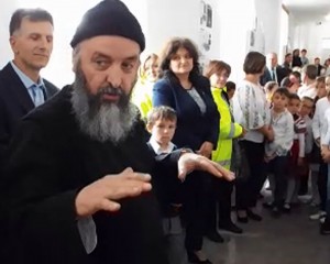 ELEVII DIN NĂENI, PREMIAŢI CU LAPTOPURI, ÎN CADRUL UNUI CONCURS PE TEME DE RECICLARE