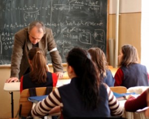 PRIMĂRIILE NU VOR MAI PLĂTI SALARIILE PROFESORILOR. FONDURILE VOR VENI DE LA MINISTER, PRIN INSPECTORATUL ŞCOLAR