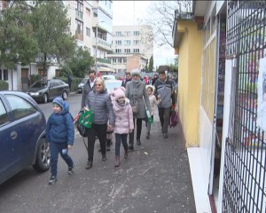 TEMELE PENTRU ACASĂ, ÎN DEZBATERE. ELEVII, PROFESORII ŞI PĂRINŢII SUNT CONSULTAŢI